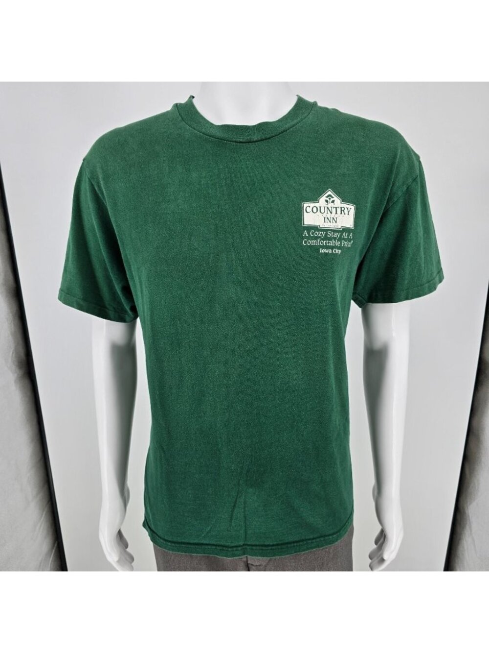 Vintage 1990s Country Inn By Carlson Iowa City Hanes Beefy-T T-Shirt (L)